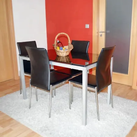 Chic 60 M² + Balcony شقة هيبيرا غْريندي